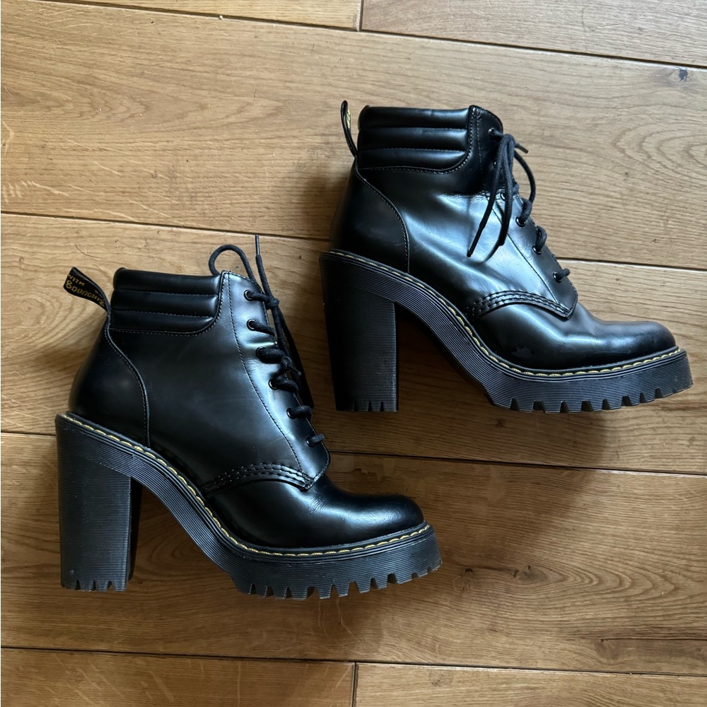 *EXCELLENT* condition Dr Marten Persephone black heel boots